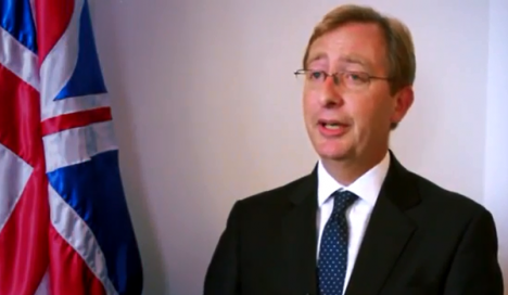 السفير البريطاني لن يغادر تونس 